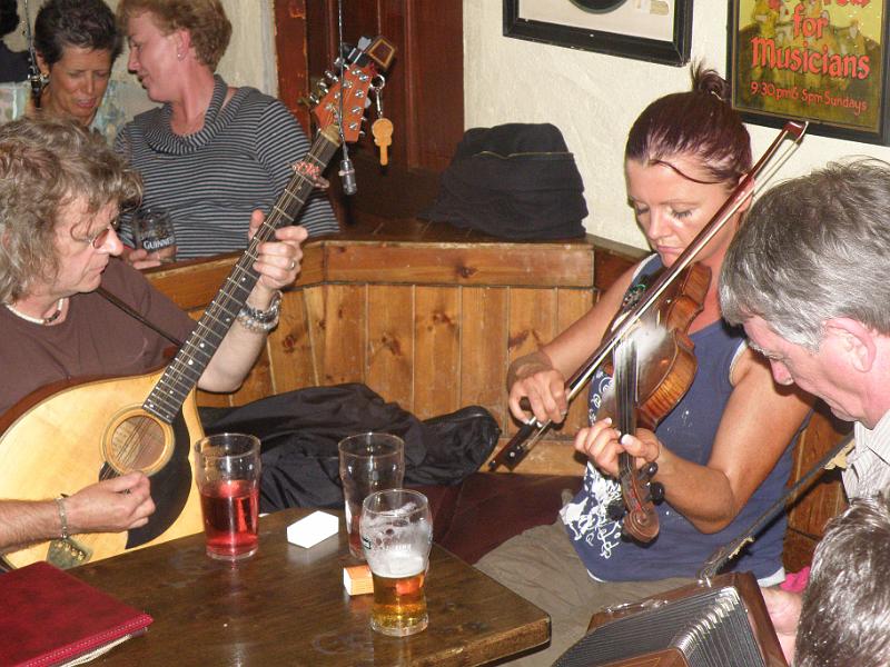 20100730h Volle bar met muziek.JPG